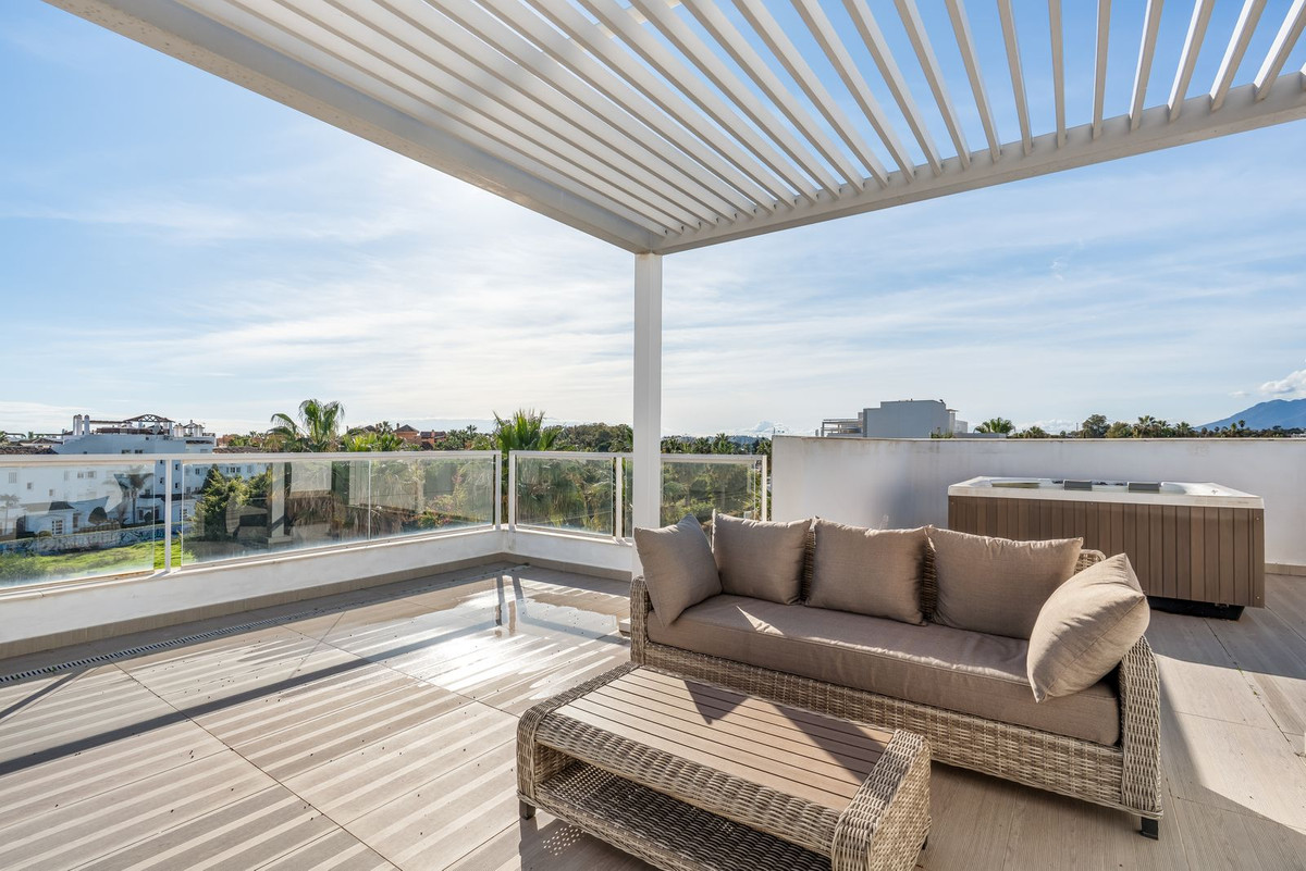 3 Bed Apartment for sale in San Pedro De Alcántara Costa Del Sol, Málaga, Spain