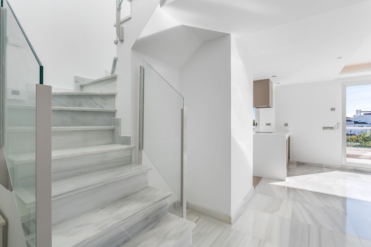 3 Bed Apartment for sale in San Pedro De Alcántara Costa Del Sol, Málaga, Spain
