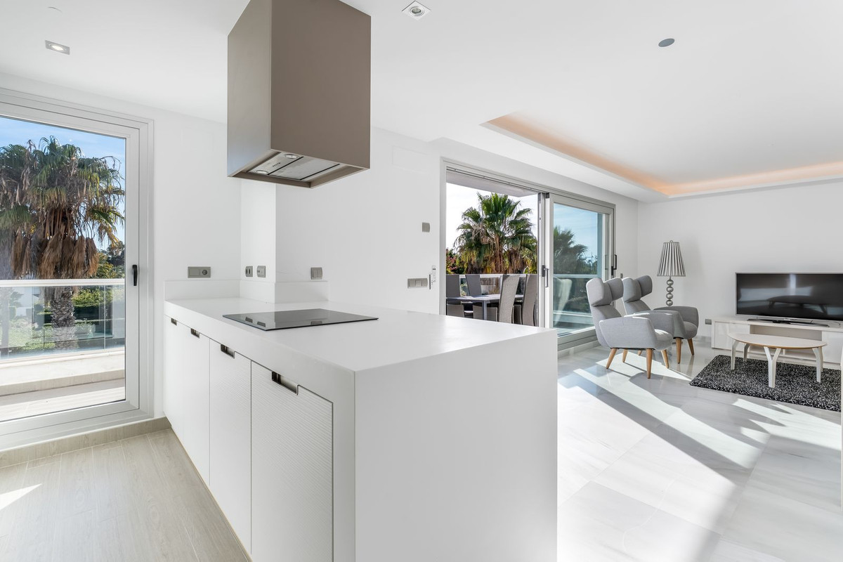 3 Bed Apartment for sale in San Pedro De Alcántara Costa Del Sol, Málaga, Spain