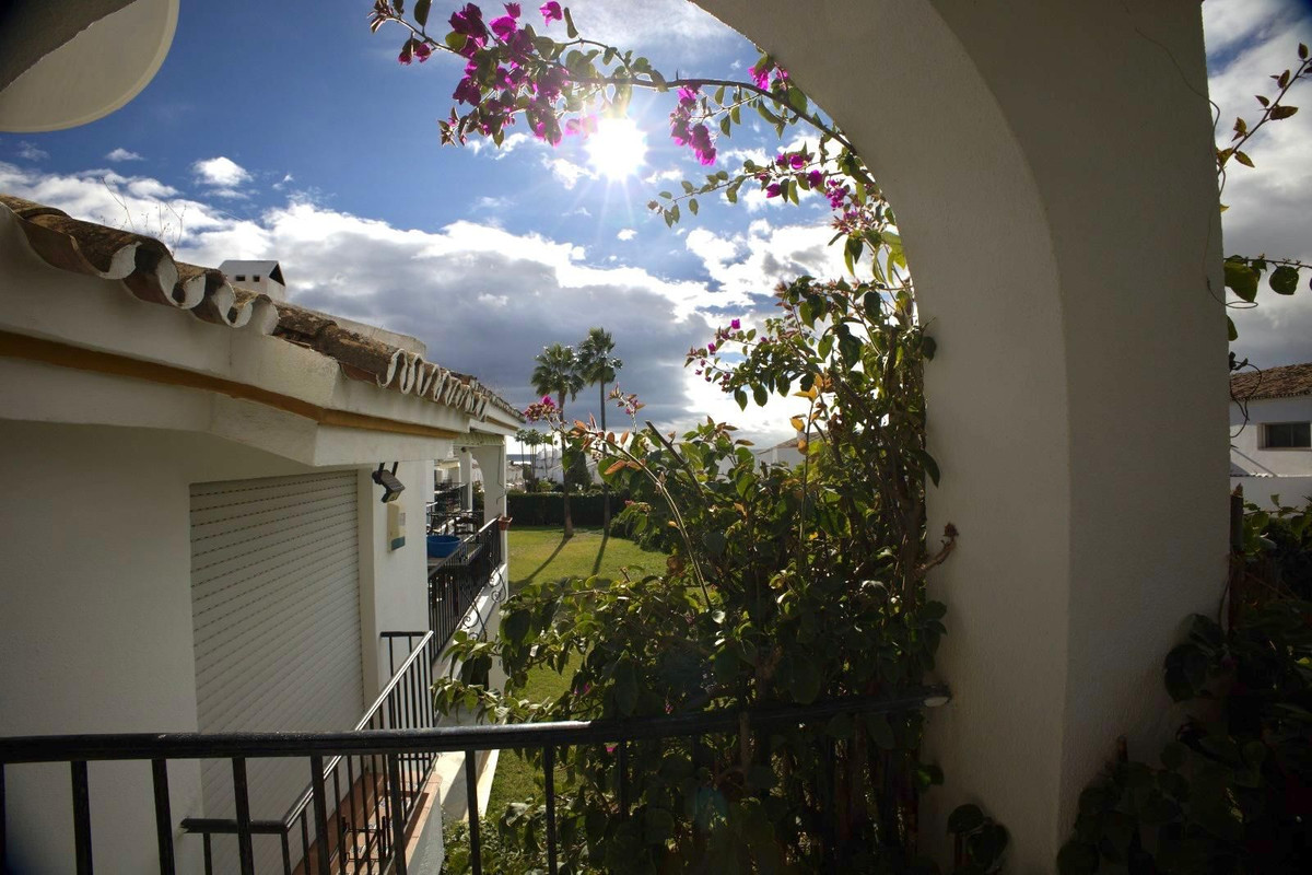 Se vende Apartamento Planta Media de 2 dormitorios en Costa Del Sol, Málaga, España