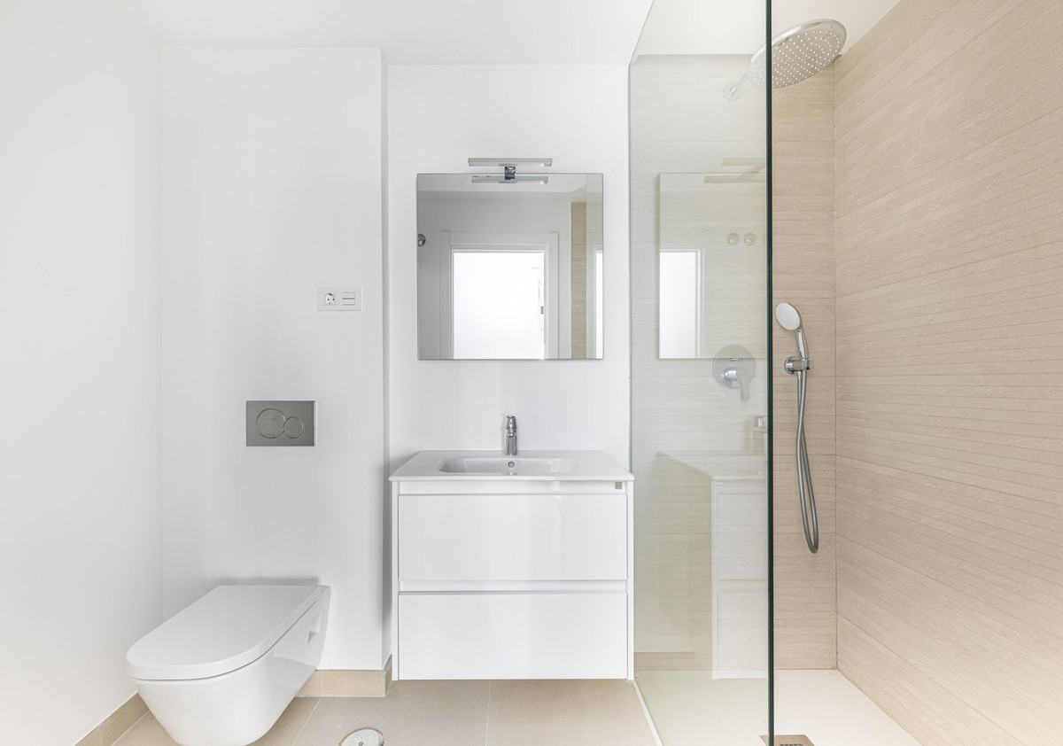 Se vende Apartamento Planta Media de 2 dormitorios en Costa Del Sol, Málaga, España