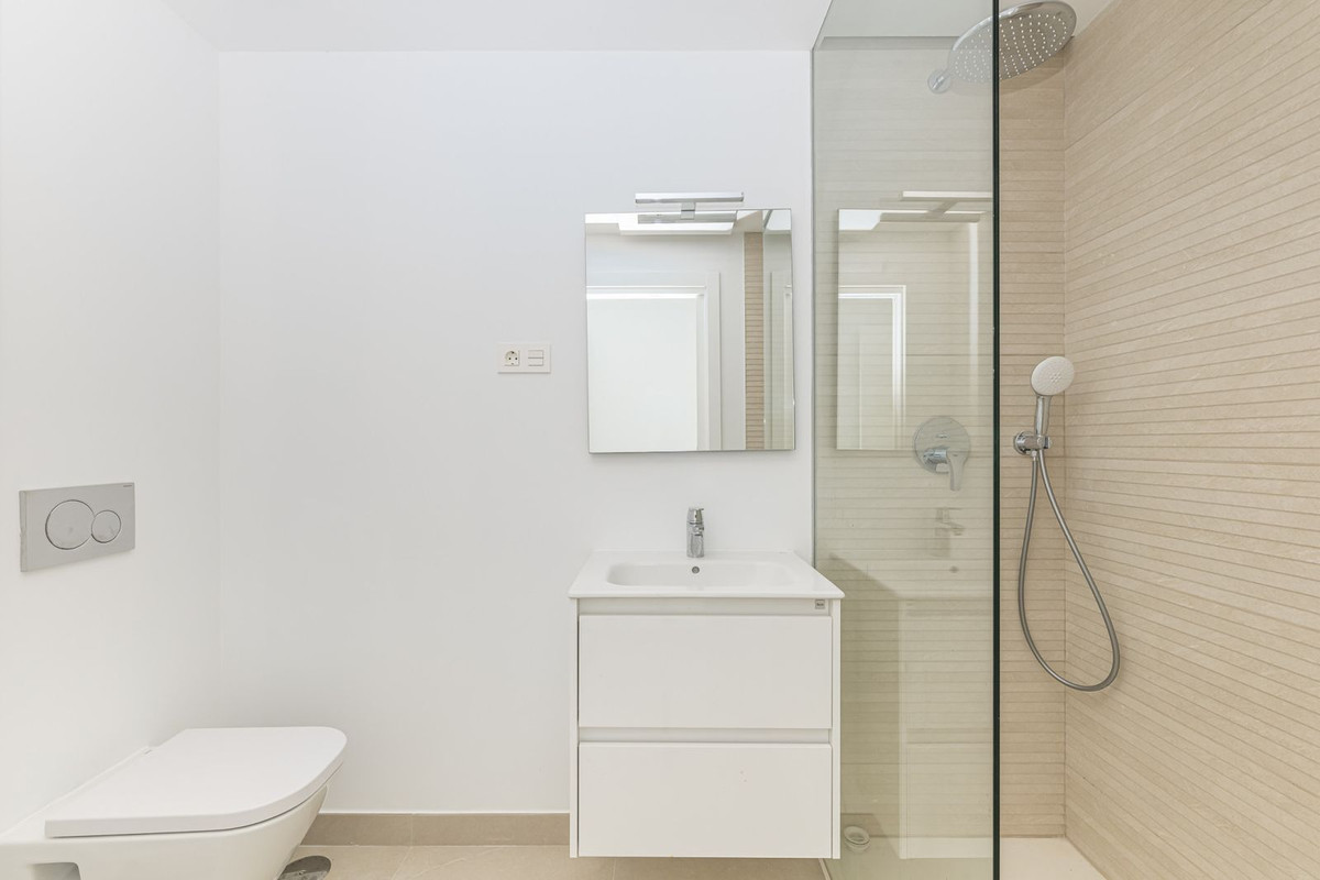 Se vende Apartamento Planta Media de 2 dormitorios en Costa Del Sol, Málaga, España