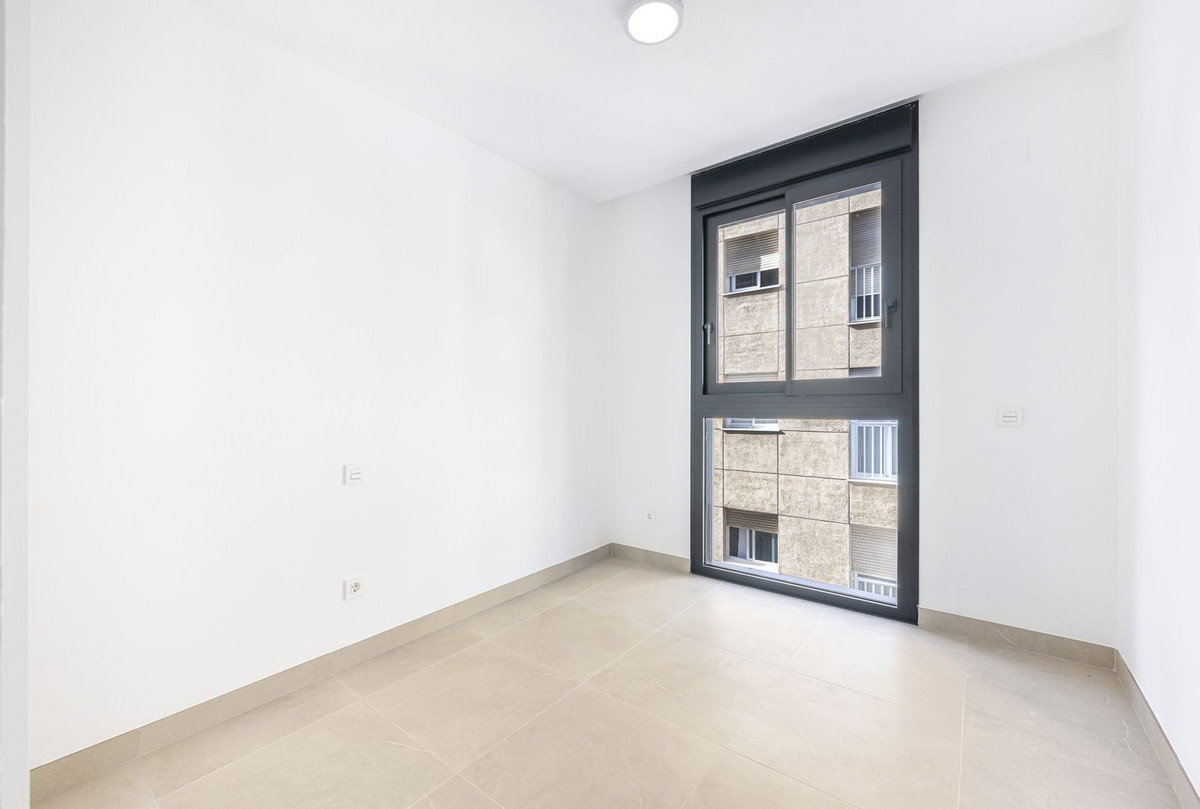 Se vende Apartamento Planta Media de 2 dormitorios en Costa Del Sol, Málaga, España