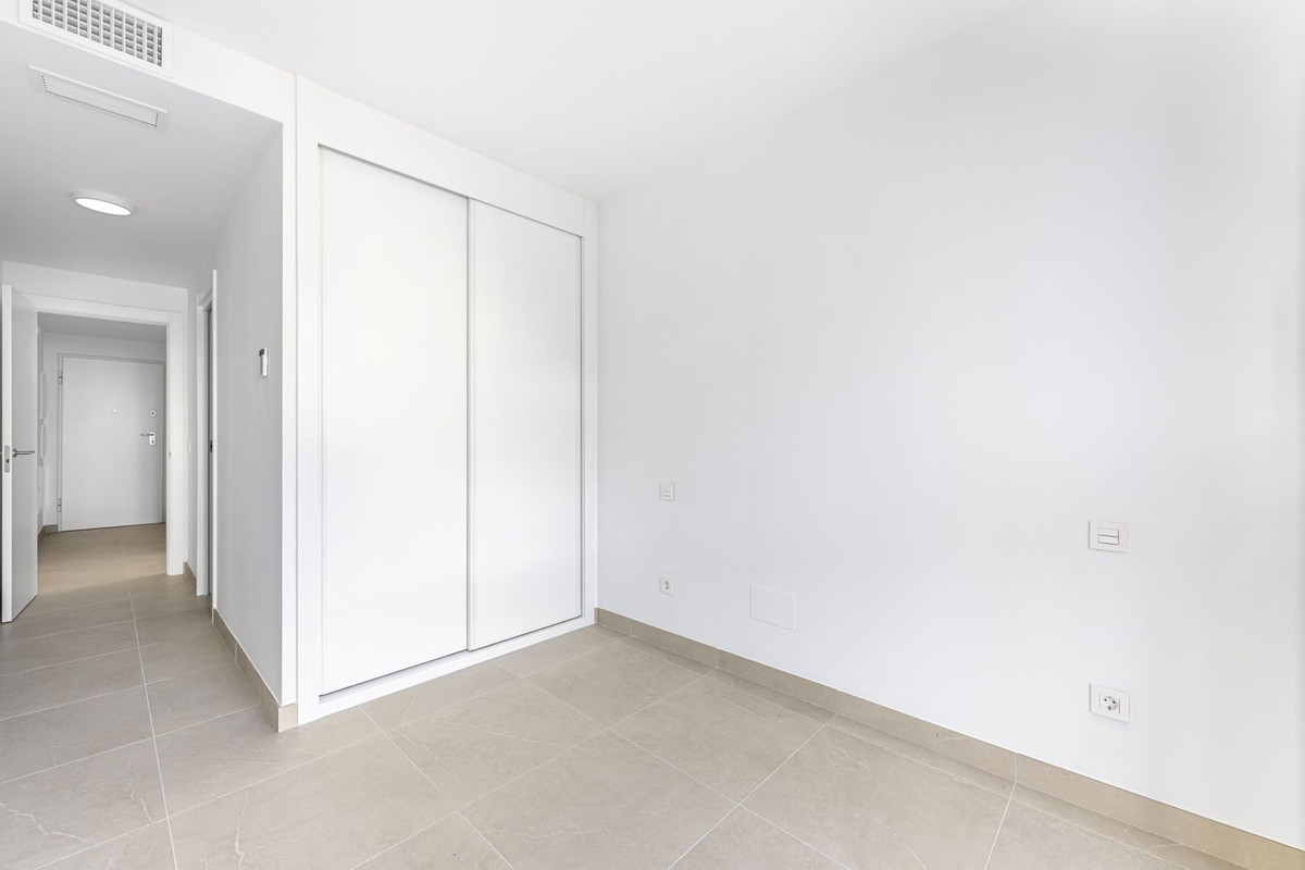 Se vende Apartamento Planta Media de 2 dormitorios en Costa Del Sol, Málaga, España
