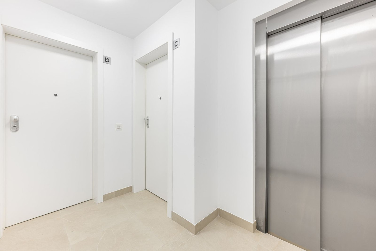 Se vende Apartamento Planta Media de 2 dormitorios en Costa Del Sol, Málaga, España