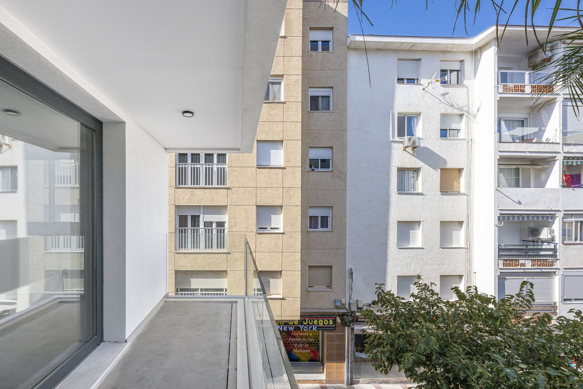 Se vende Apartamento Planta Media de 2 dormitorios en Costa Del Sol, Málaga, España