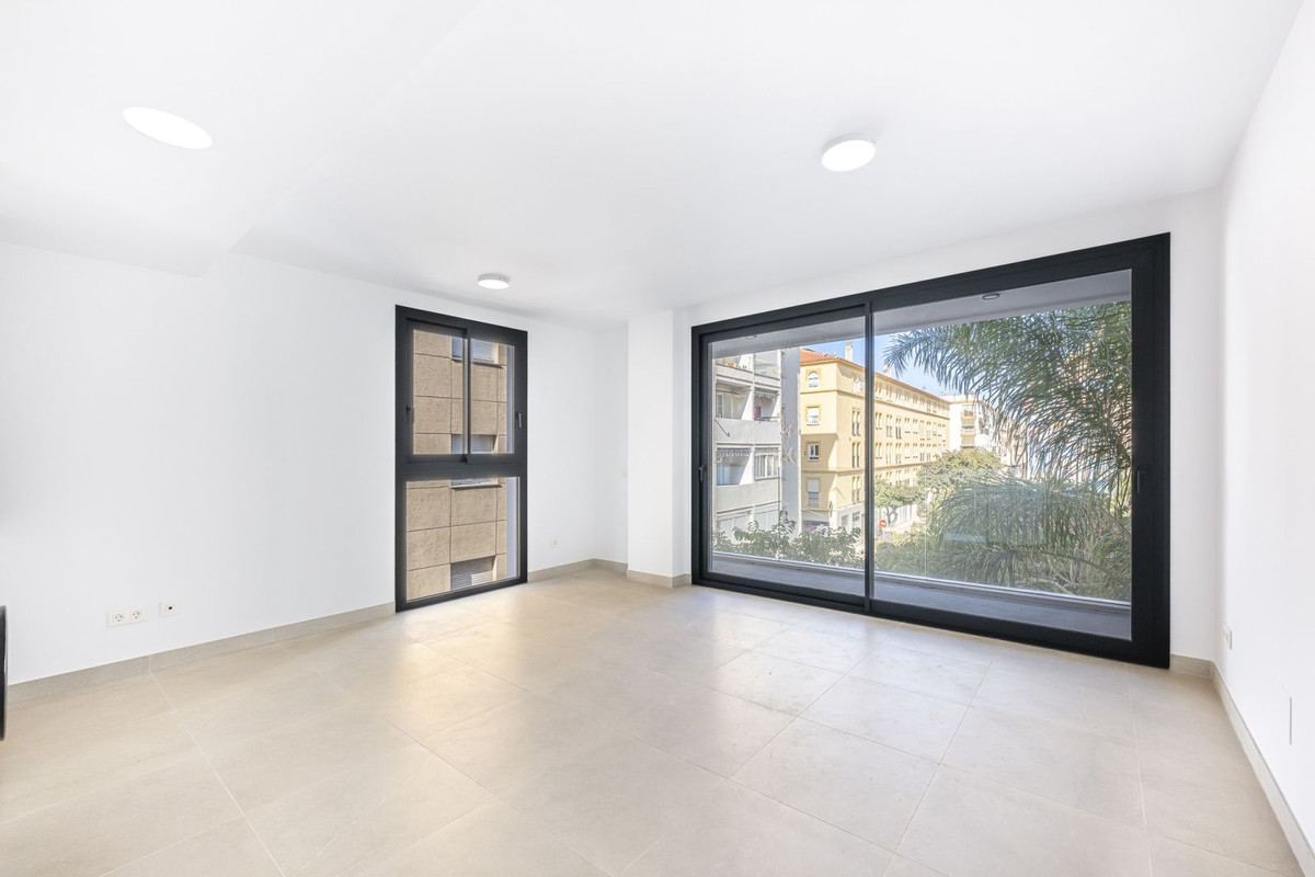 Se vende Apartamento Planta Media de 2 dormitorios en Costa Del Sol, Málaga, España