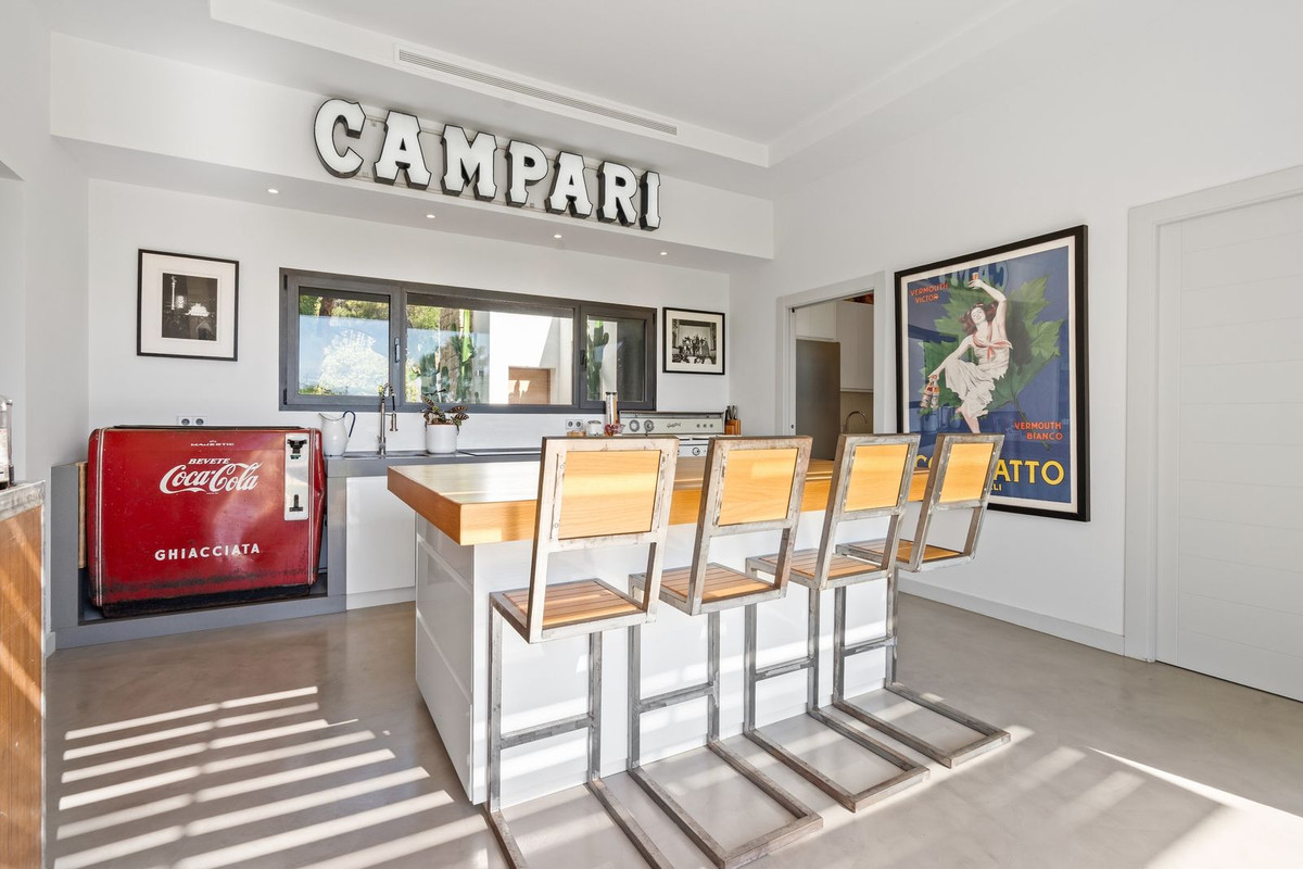 Se vende Villa - Chalet de 6 dormitorios en Costa Del Sol, Málaga, España