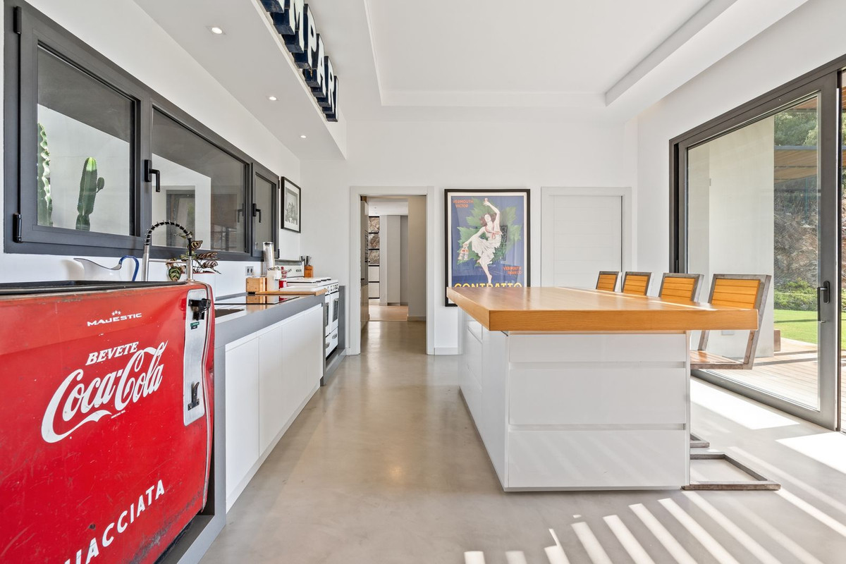 Se vende Villa - Chalet de 6 dormitorios en Costa Del Sol, Málaga, España