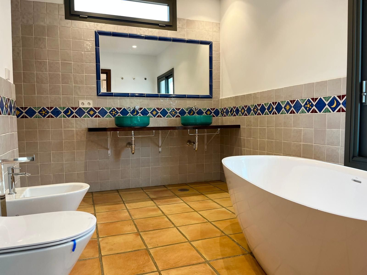 3 Bed Townhouse for sale in Nagüeles Costa Del Sol, Málaga, Spain