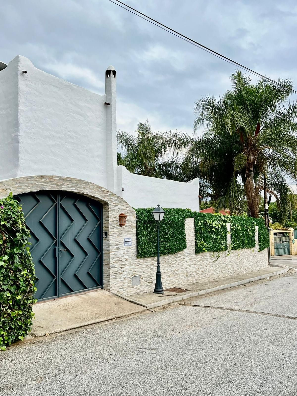 3 Bed Townhouse for sale in Nagüeles Costa Del Sol, Málaga, Spain
