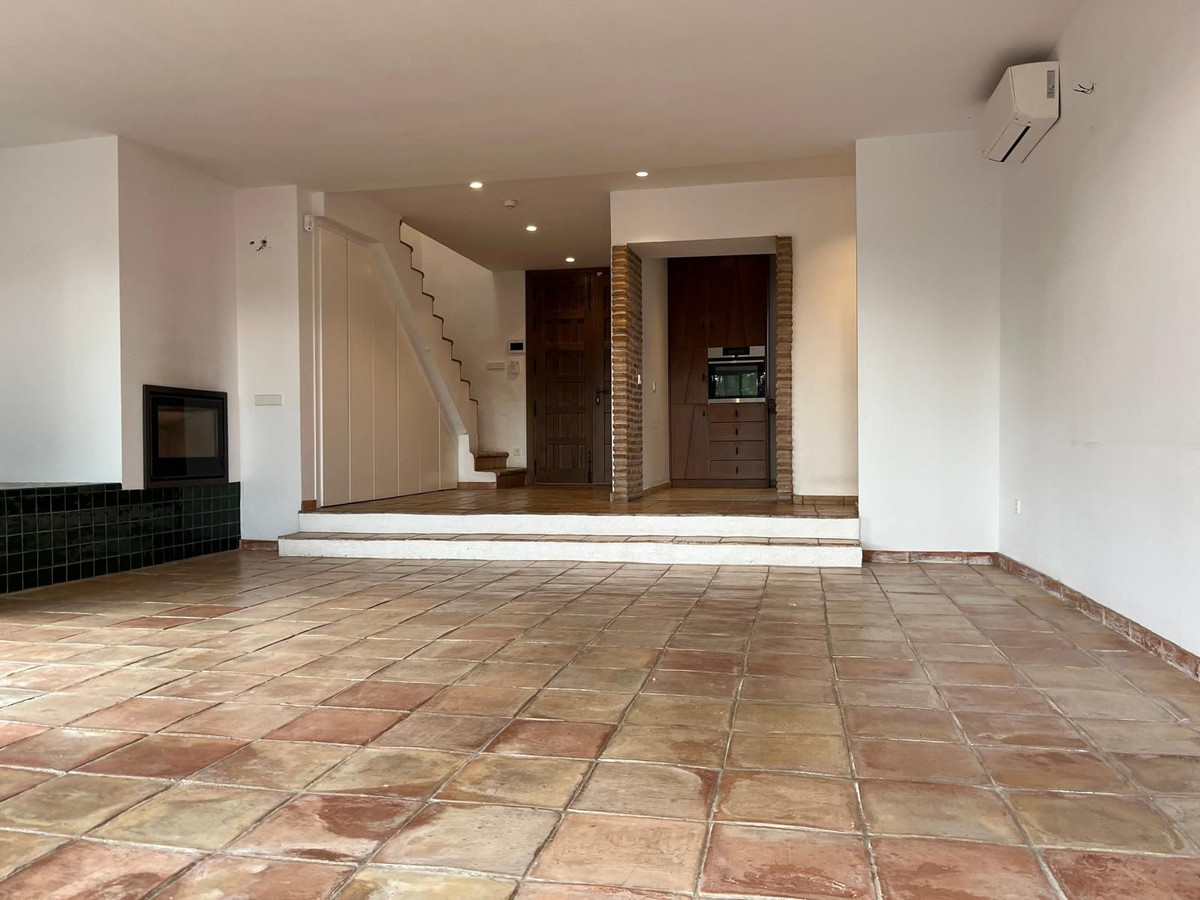 3 Bed Townhouse for sale in Nagüeles Costa Del Sol, Málaga, Spain
