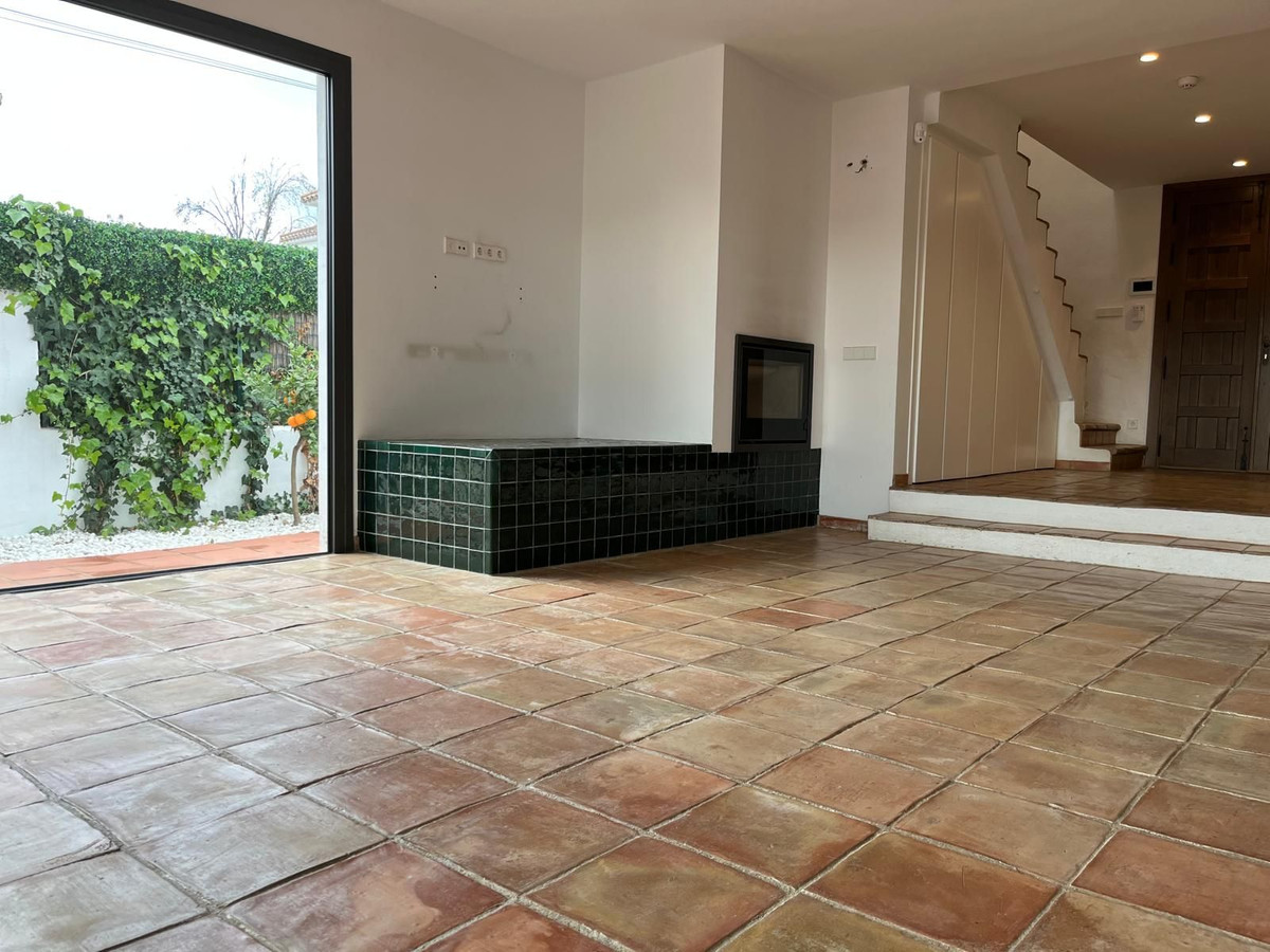 3 Bed Townhouse for sale in Nagüeles Costa Del Sol, Málaga, Spain