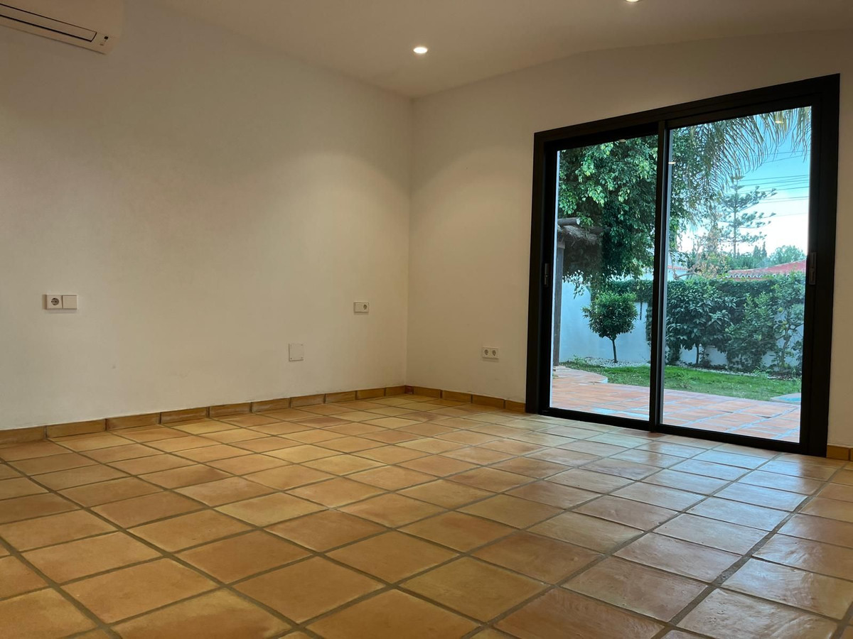 3 Bed Townhouse for sale in Nagüeles Costa Del Sol, Málaga, Spain