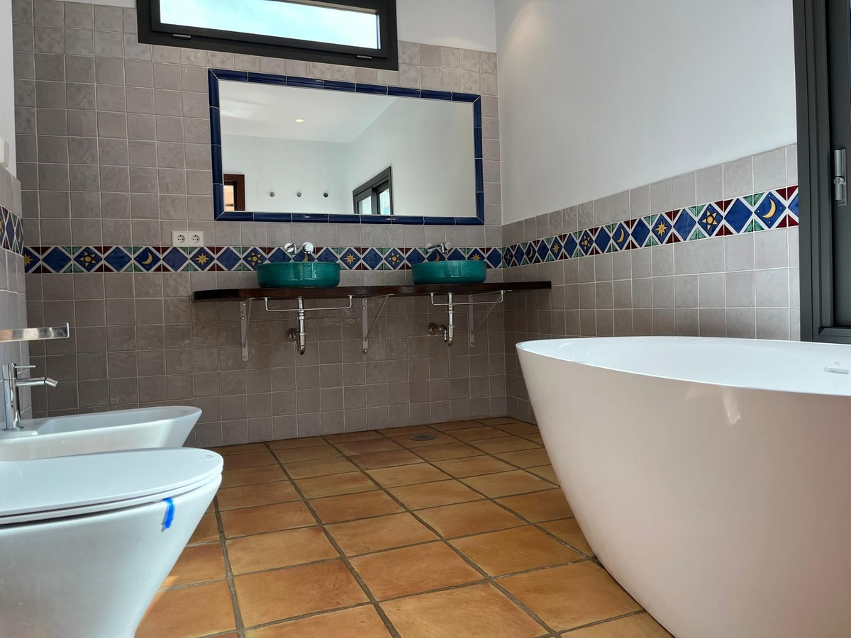 3 Bed Townhouse for sale in Nagüeles Costa Del Sol, Málaga, Spain