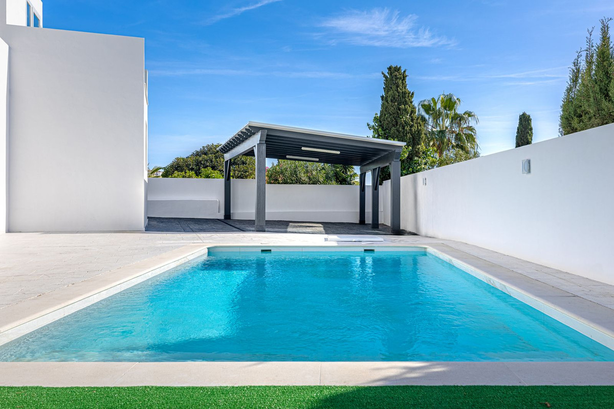 Se vende Villa - Chalet de 3 dormitorios en Costa Del Sol, Málaga, España