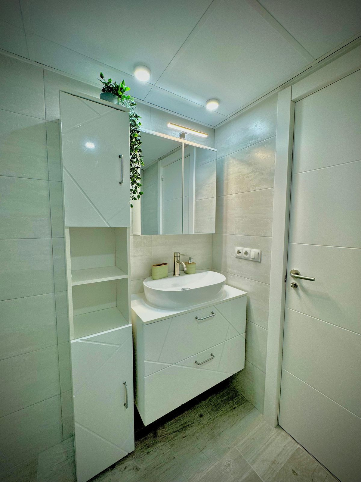 2 Bed Apartment for sale in La Duquesa Costa Del Sol, Málaga, Spain