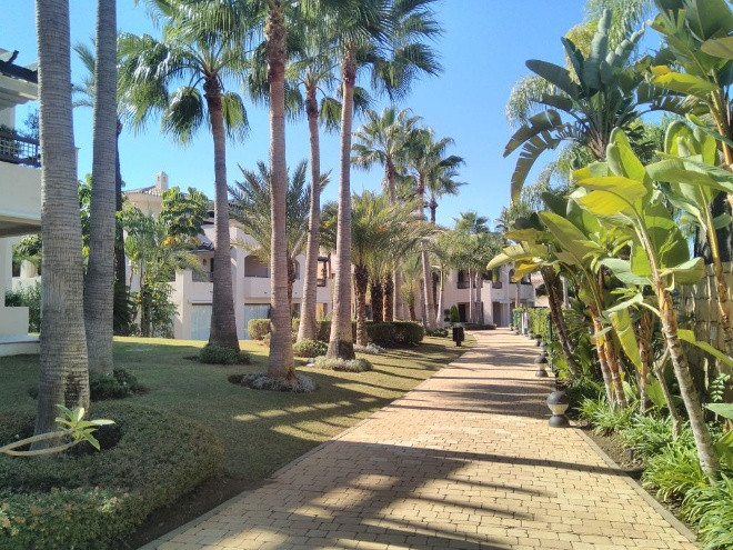 2 Bed Apartment for sale in Nueva Andalucía Costa Del Sol, Málaga, Spain