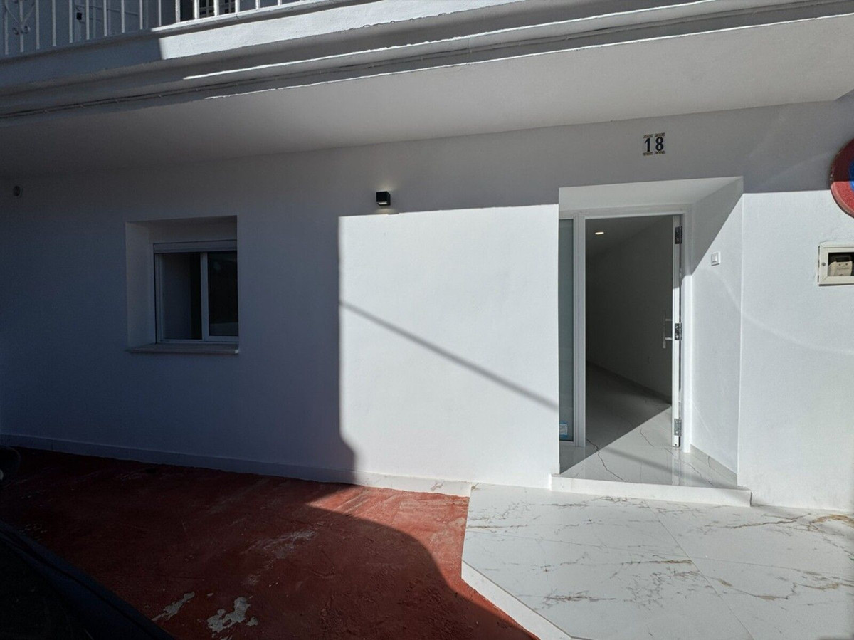4 Bed Apartment for sale in Alhaurín El Grande Costa Del Sol, Málaga, Spain