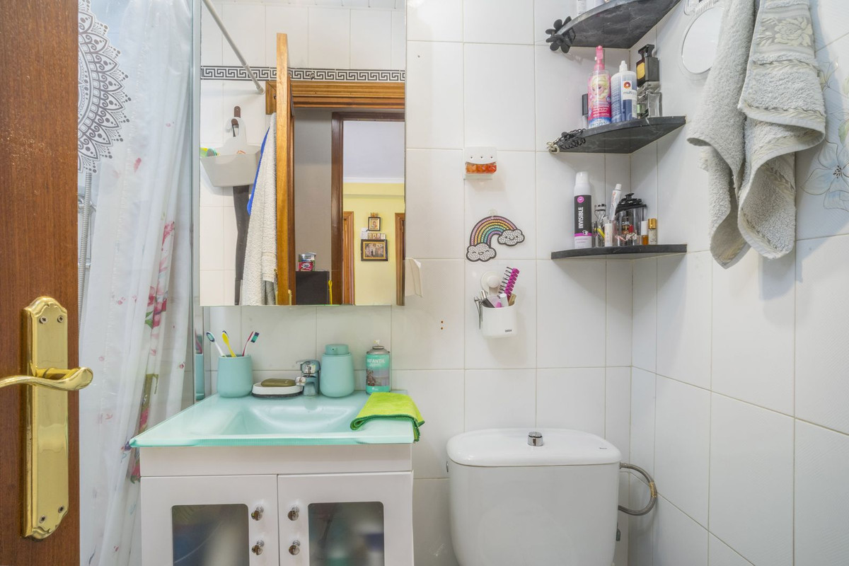 Se vende Apartamento Planta Media de 2 dormitorios en Costa Del Sol, Málaga, España