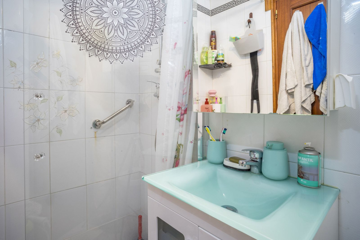 Se vende Apartamento Planta Media de 2 dormitorios en Costa Del Sol, Málaga, España