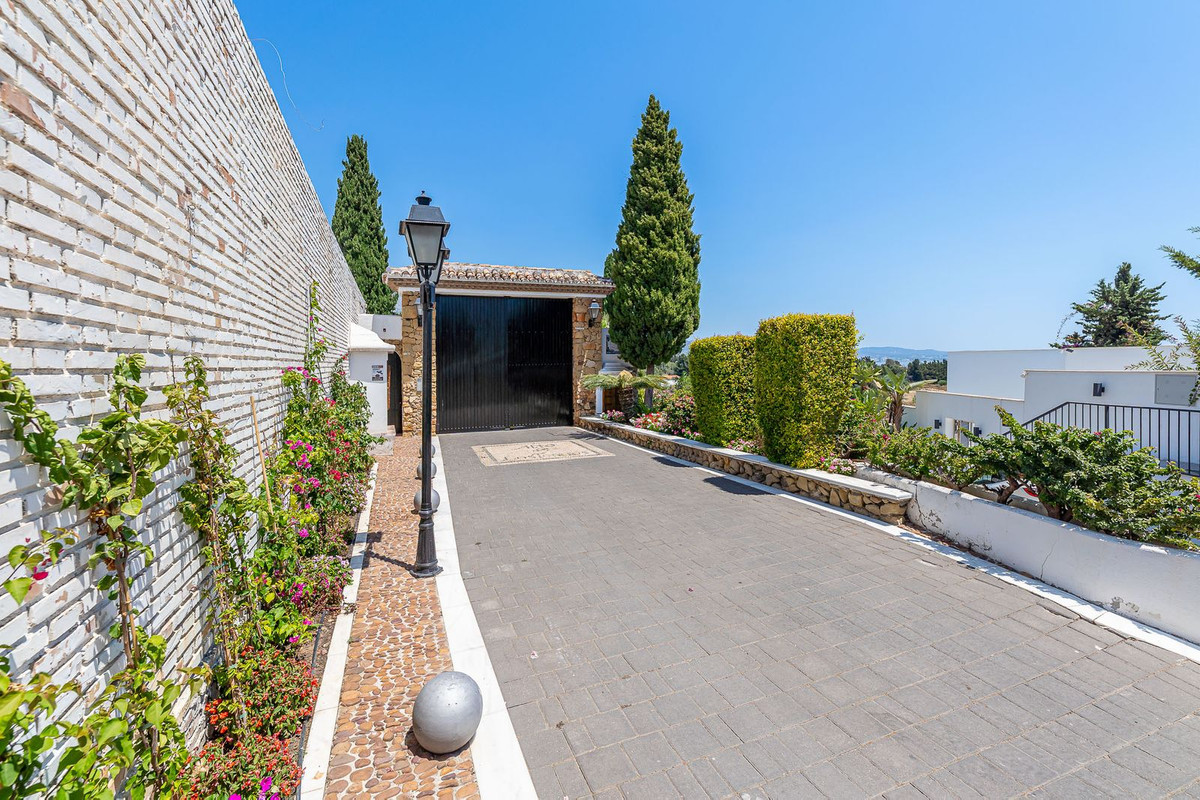 3 Bed Townhouse for sale in Nueva Andalucía Costa Del Sol, Málaga, Spain