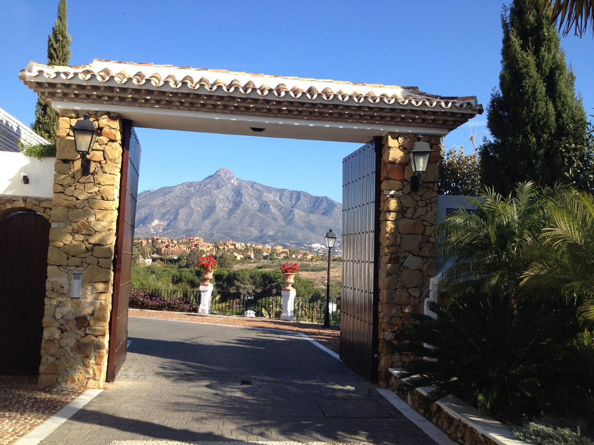 3 Bed Townhouse for sale in Nueva Andalucía Costa Del Sol, Málaga, Spain