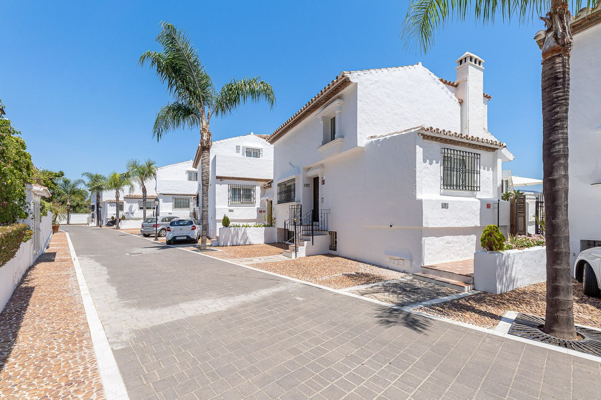 3 Bed Townhouse for sale in Nueva Andalucía Costa Del Sol, Málaga, Spain