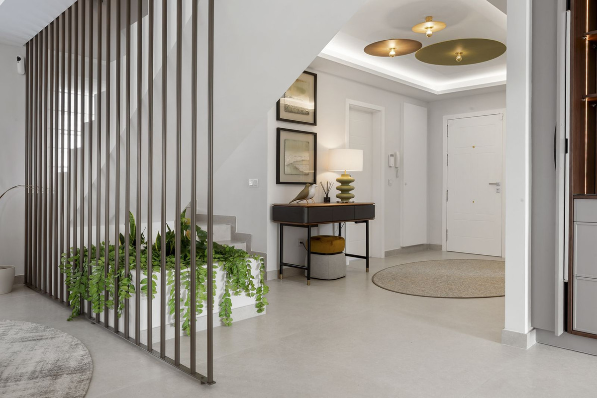5 Bed Apartment for sale in Nueva Andalucía Costa Del Sol, Málaga, Spain