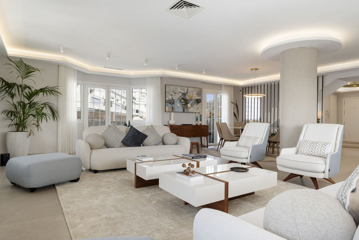 5 Bed Apartment for sale in Nueva Andalucía Costa Del Sol, Málaga, Spain