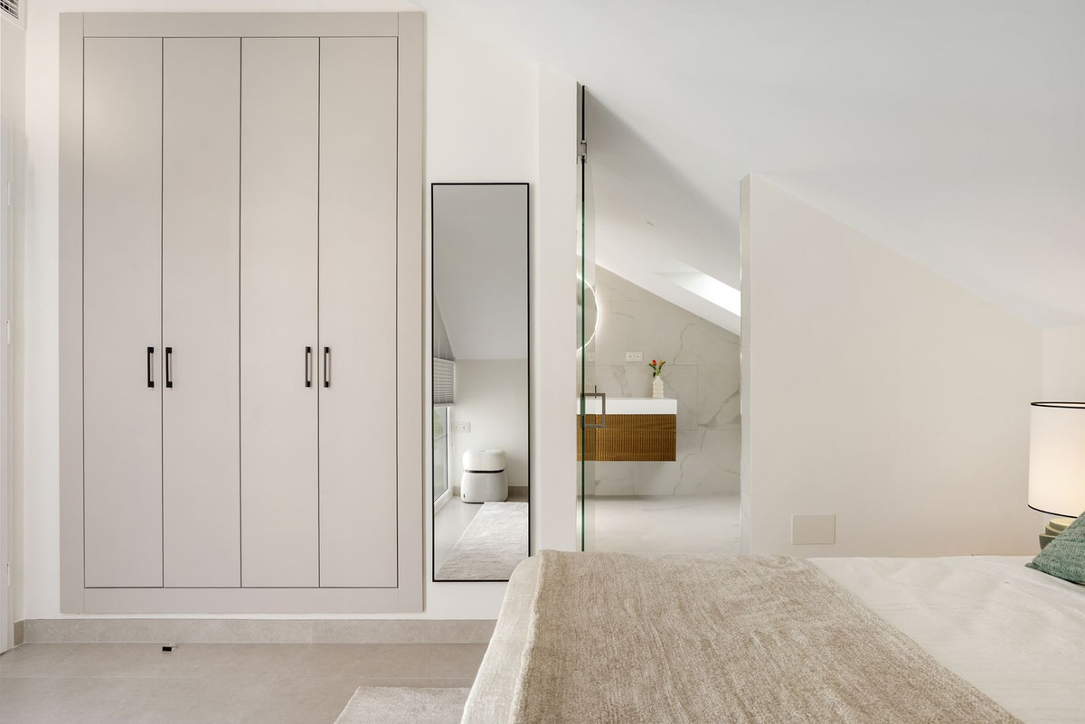 5 Bed Apartment for sale in Nueva Andalucía Costa Del Sol, Málaga, Spain