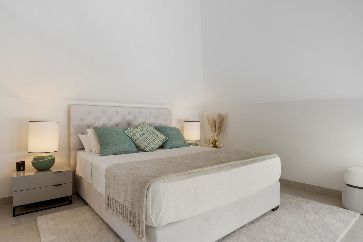 5 Bed Apartment for sale in Nueva Andalucía Costa Del Sol, Málaga, Spain