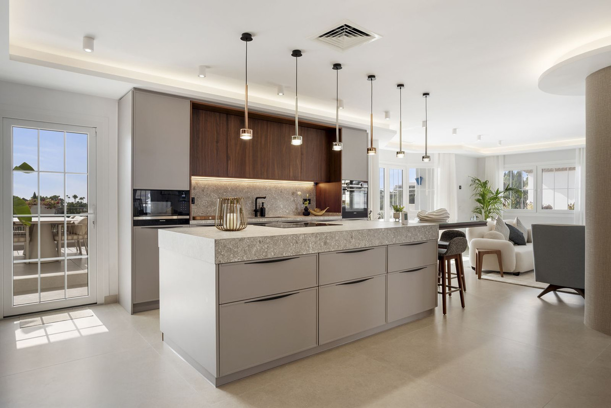 5 Bed Apartment for sale in Nueva Andalucía Costa Del Sol, Málaga, Spain