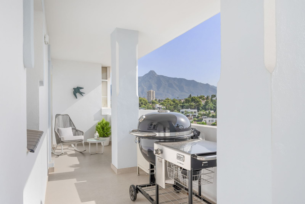 5 Bed Apartment for sale in Nueva Andalucía Costa Del Sol, Málaga, Spain