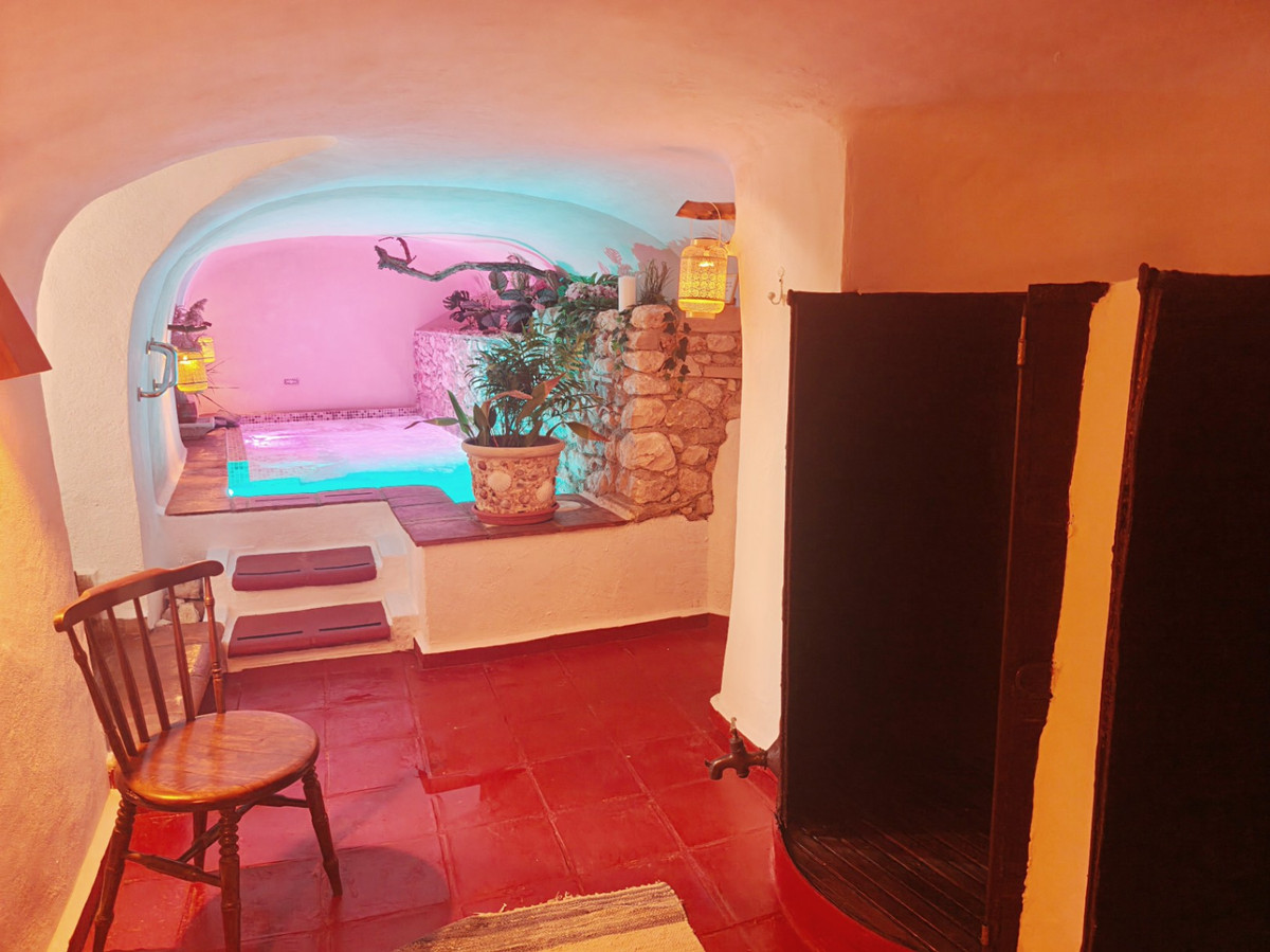 8 Bed Commercial unit for sale in Vall De Gallinera Costa Blanca, Alicante, Spain