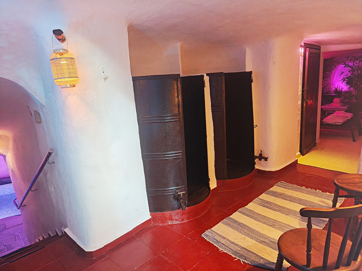 8 Bed Commercial unit for sale in Vall De Gallinera Costa Blanca, Alicante, Spain