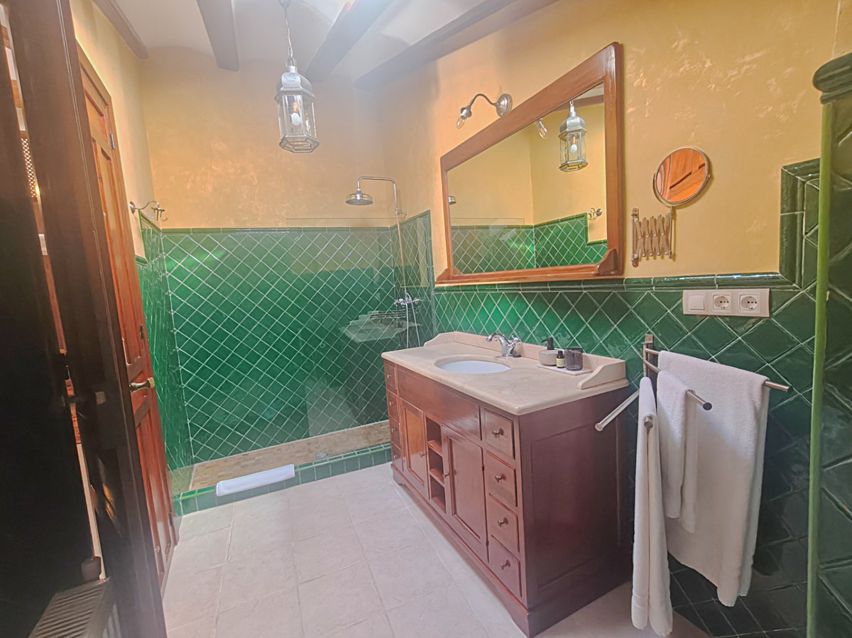 8 Bed Commercial unit for sale in Vall De Gallinera Costa Blanca, Alicante, Spain