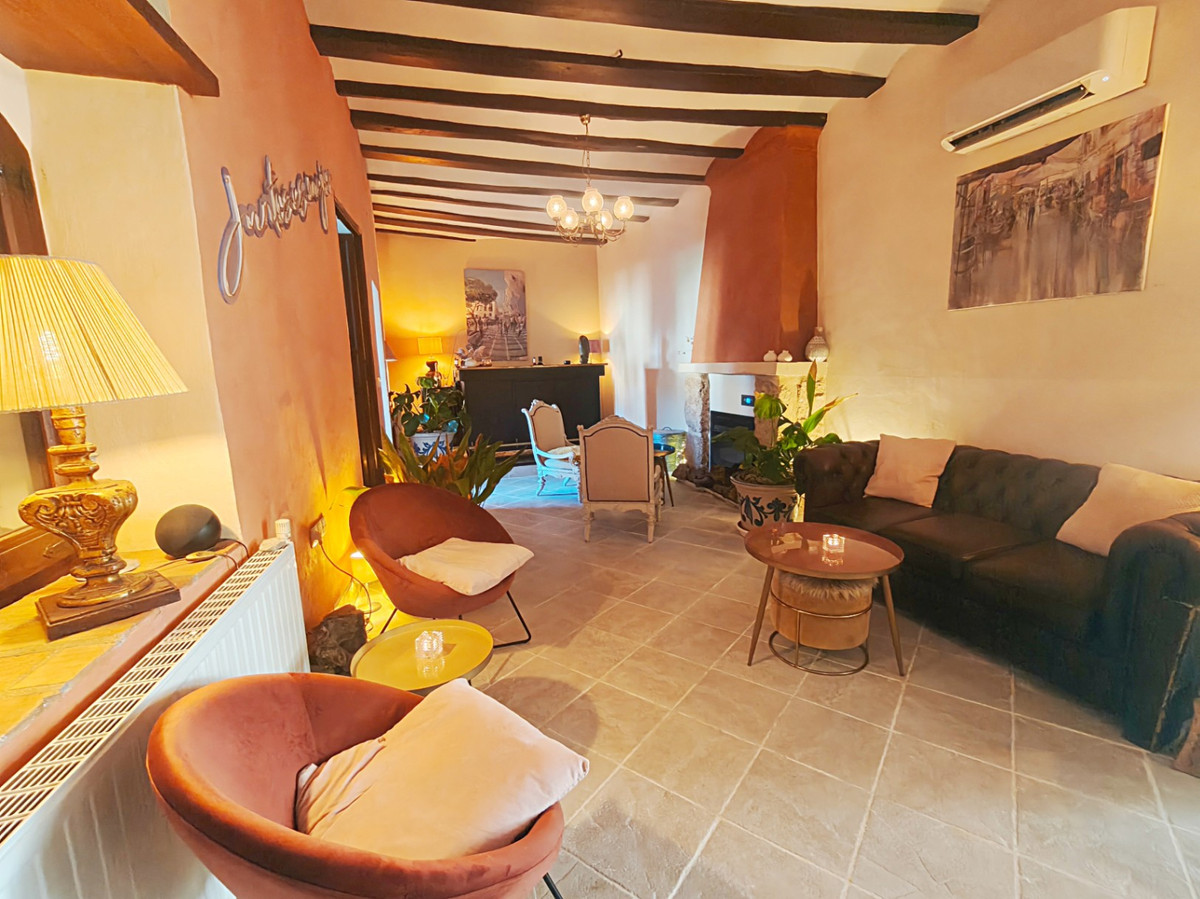 8 Bed Commercial unit for sale in Vall De Gallinera Costa Blanca, Alicante, Spain