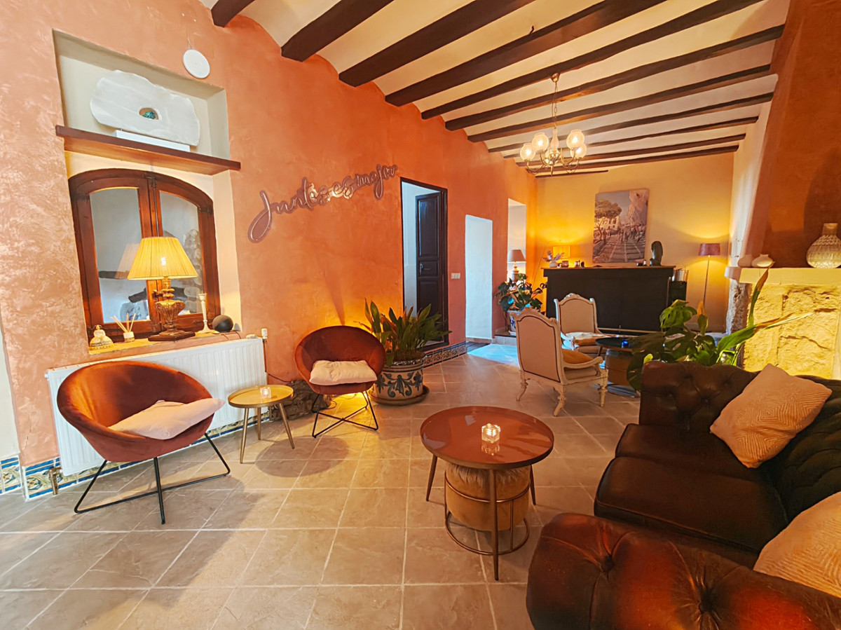 8 Bed Commercial unit for sale in Vall De Gallinera Costa Blanca, Alicante, Spain