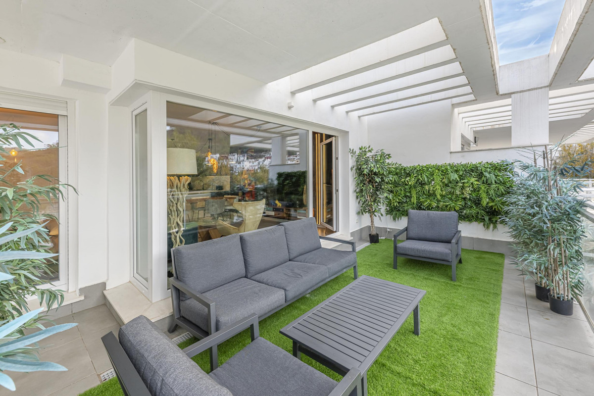2 Bed Apartment for sale in Benahavís Costa Del Sol, Málaga, Spain