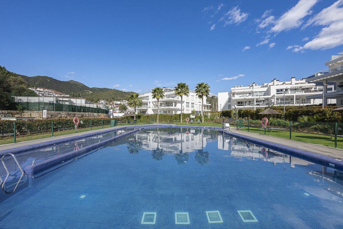 2 Bed Apartment for sale in Benahavís Costa Del Sol, Málaga, Spain