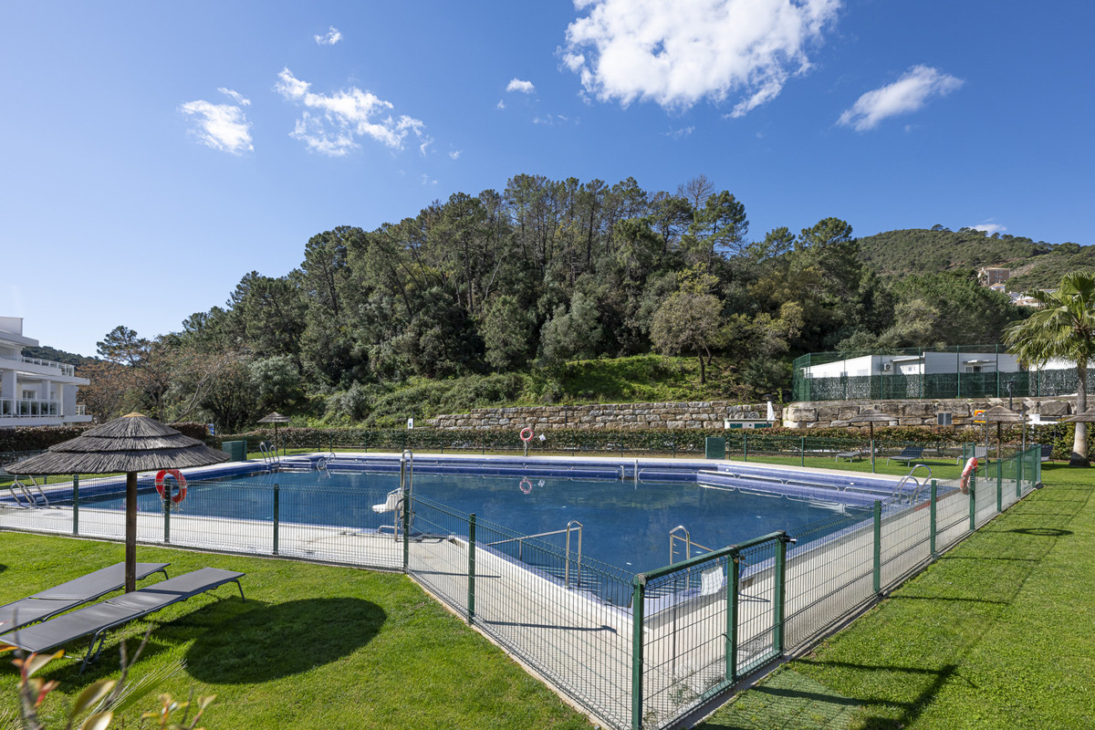 2 Bed Apartment for sale in Benahavís Costa Del Sol, Málaga, Spain
