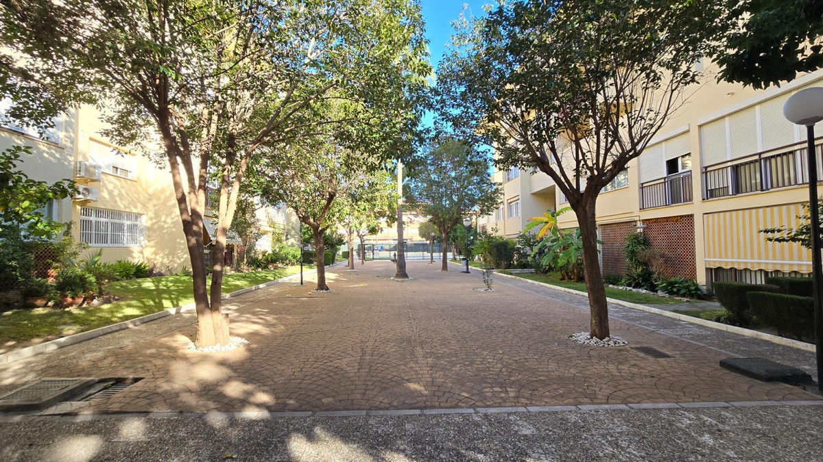 2 Bed Apartment for sale in Arroyo De La Miel Costa Del Sol, Málaga, Spain