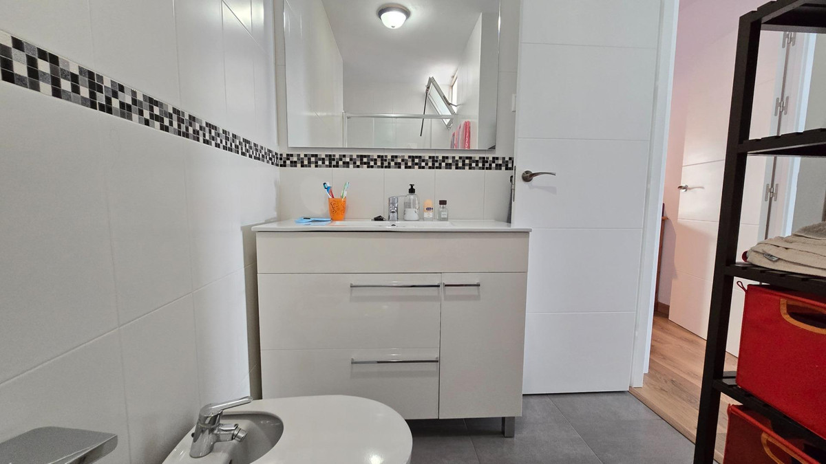 2 Bed Apartment for sale in Arroyo De La Miel Costa Del Sol, Málaga, Spain
