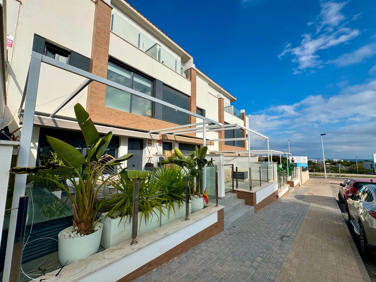 4 Bed Townhouse for sale in Guardamar Del Segura Costa Blanca, Alicante, Spain