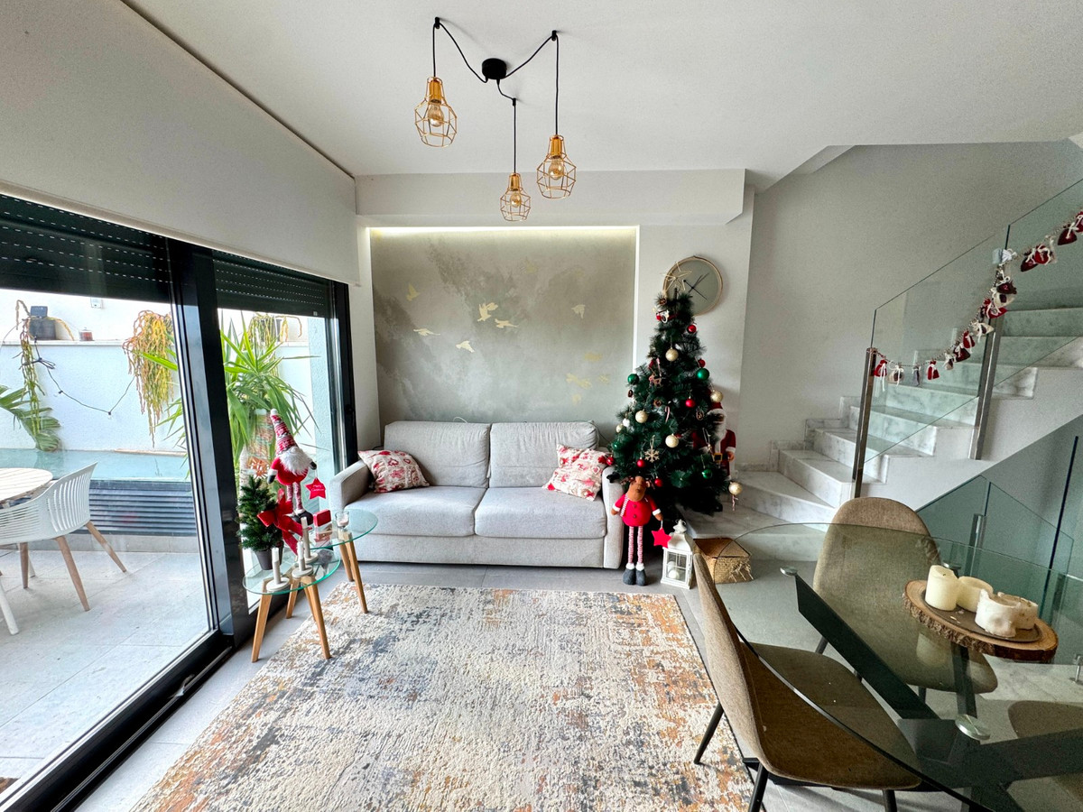 4 Bed Townhouse for sale in Guardamar Del Segura Costa Blanca, Alicante, Spain