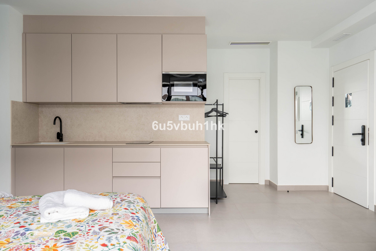 Se vende Adosada de 15 dormitorios en Costa Del Sol, Málaga, España