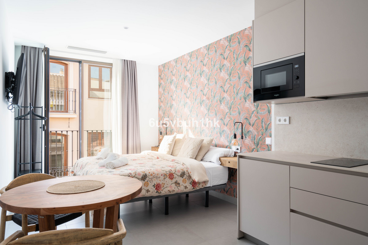 Se vende Adosada de 15 dormitorios en Costa Del Sol, Málaga, España