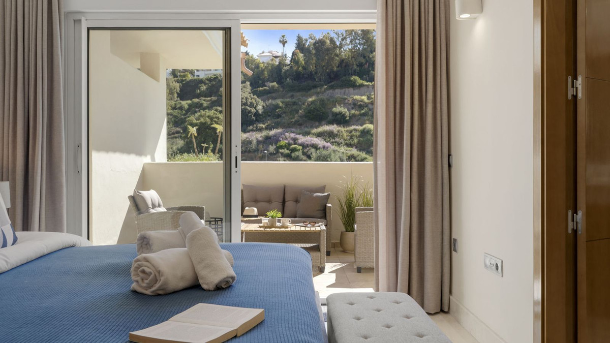 2 Bed Apartment for sale in Nueva Andalucía Costa Del Sol, Málaga, Spain