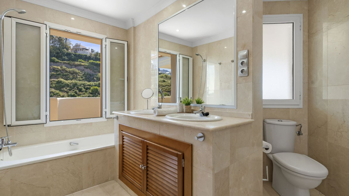 2 Bed Apartment for sale in Nueva Andalucía Costa Del Sol, Málaga, Spain